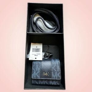 🌺 Michael Kors AirPods Case & Lanyard ~ Blue